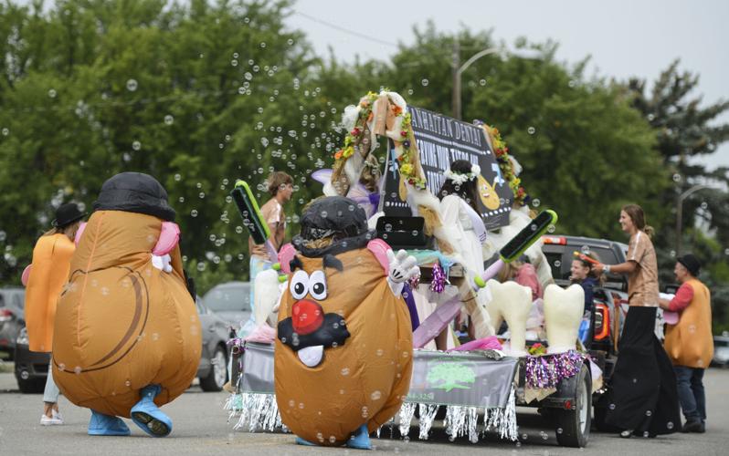 Hot potato summer Hundreds celebrate 35th annual Manhattan Potato