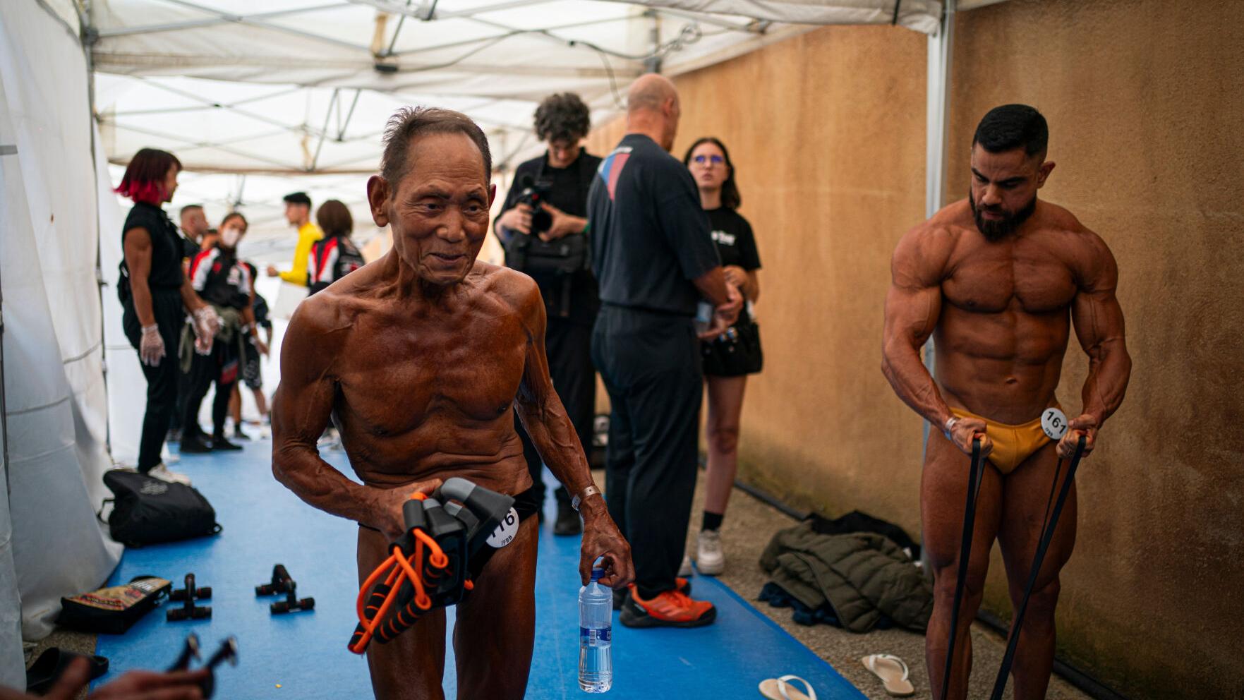 At 90, Japanese bodybuilder is still competing, in photos