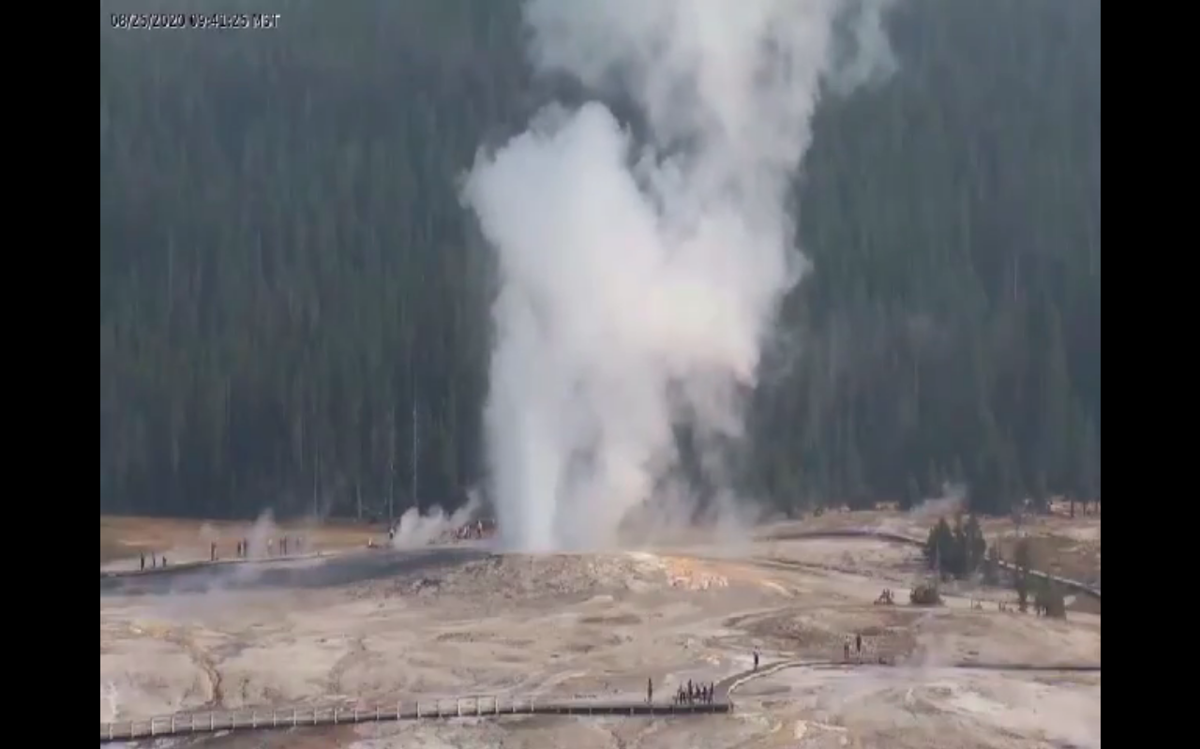 Yellowstone Geyser Goes Off After Long Wait News Bozemandailychronicle Com