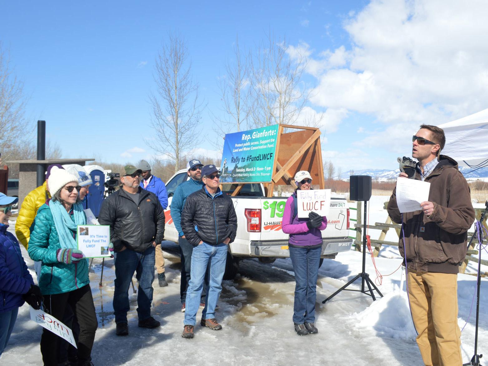 As Trump Signals Support Rally Urges Gianforte To Endorse Full