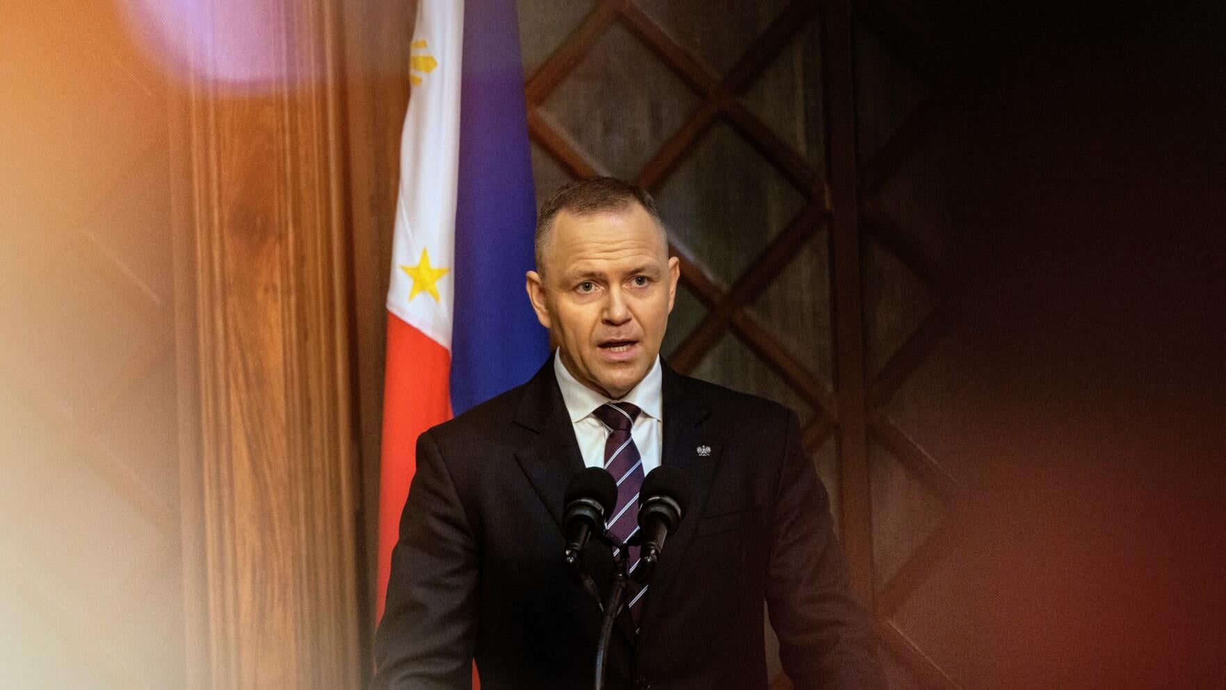 Police Suspend Tribunal President as Warsaw Returns Nawrocki