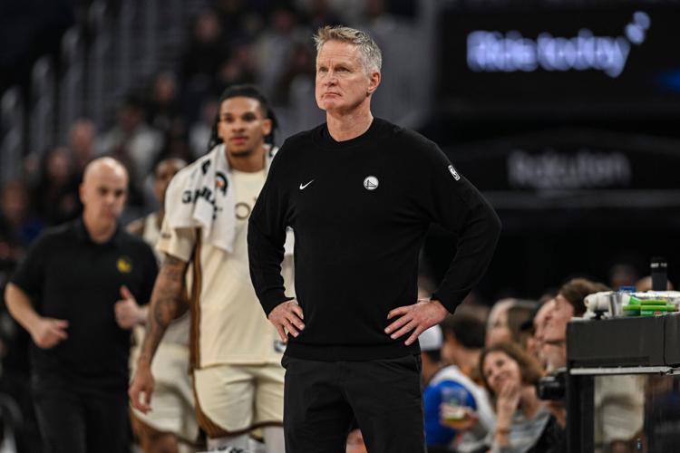 Draymond Green, Steve Kerr have heated exchange in huddle during timeout  before Green leaves court | Sports | bozemandailychronicle.com