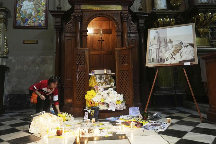 PHOTO COLLECTION Argentina reacts to Pope Francis' death Associated
