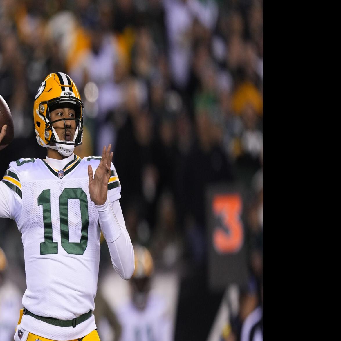 Aaron Rodgers injures ribs in Packers' loss to Eagles