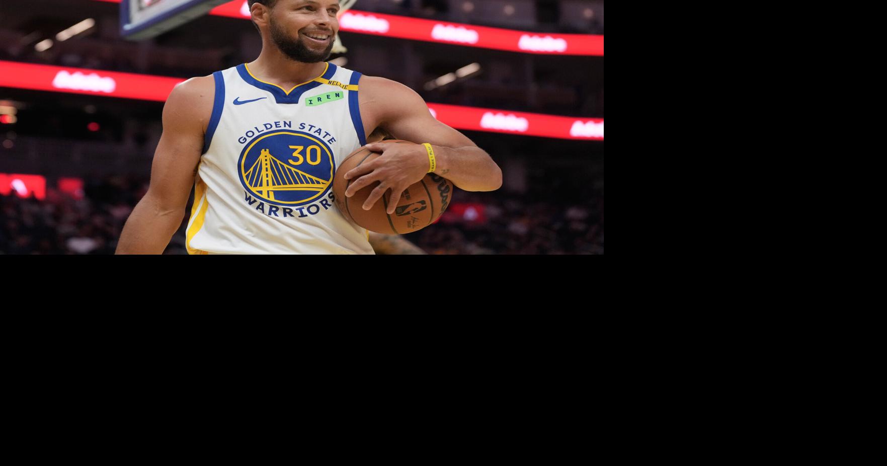 Steve Kerr: Stephen Curry 'fine' after tweaking right ankle at Warriors ...