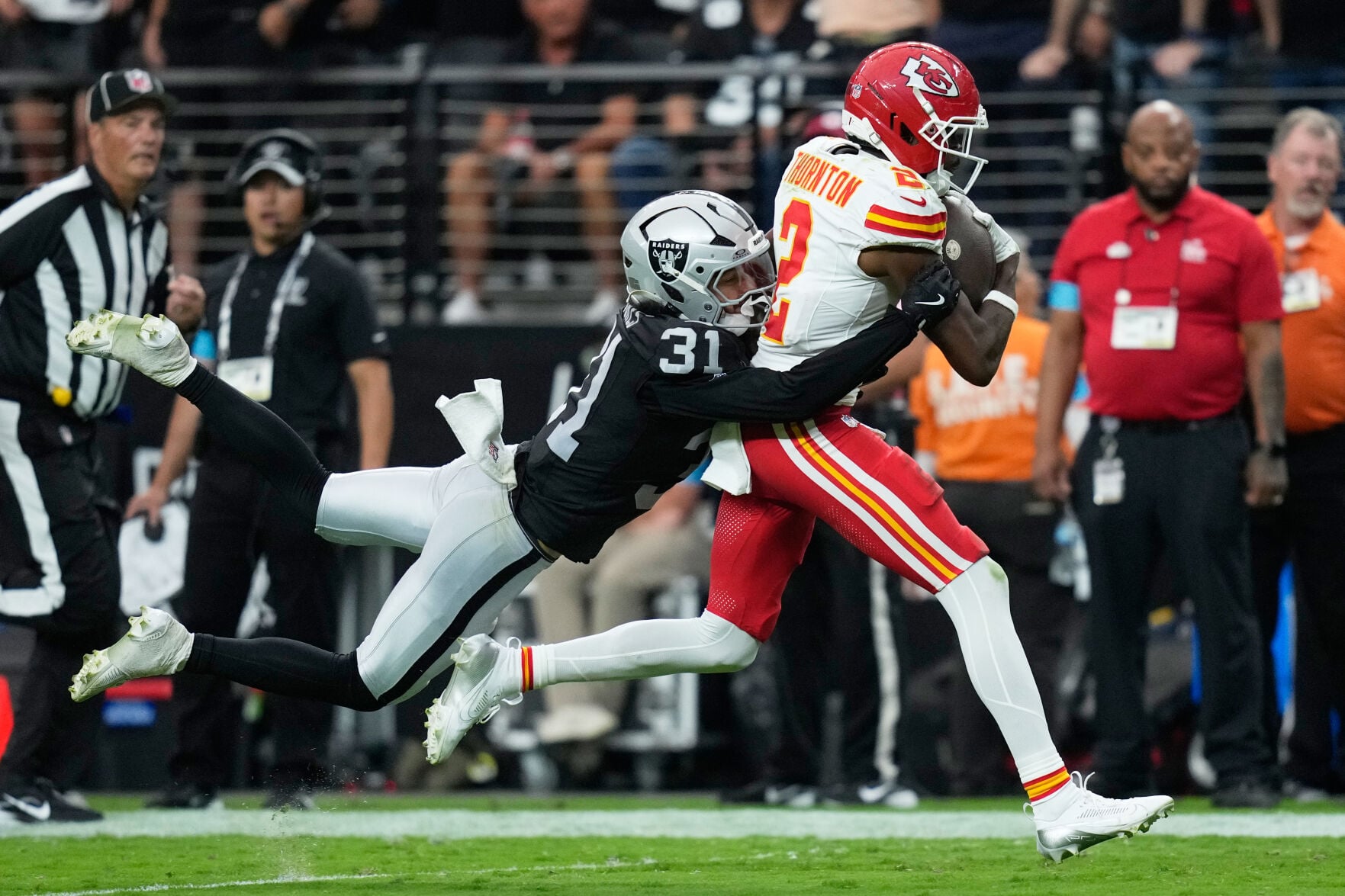 Chiefs' Tyquan Thornton suffers gruesome-looking leg injury ...