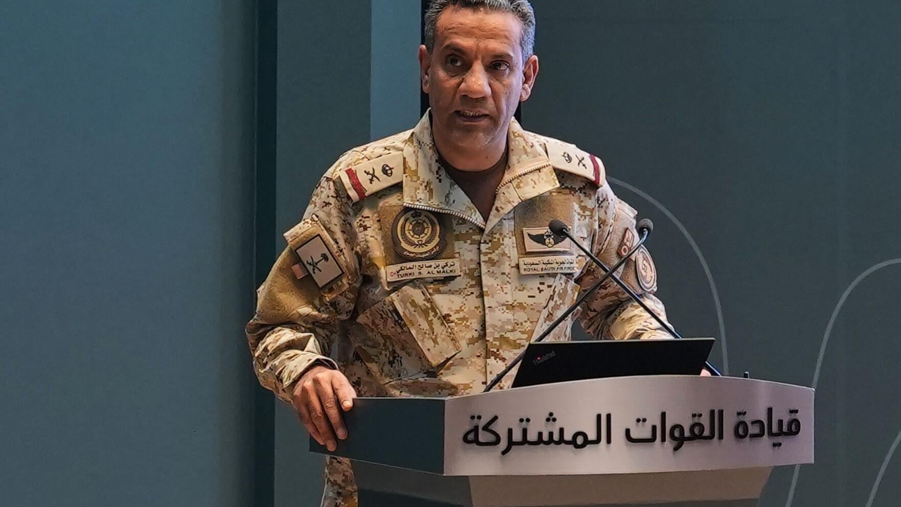 Riyadh Airport Partly Reopens as Houthi Threats Continue