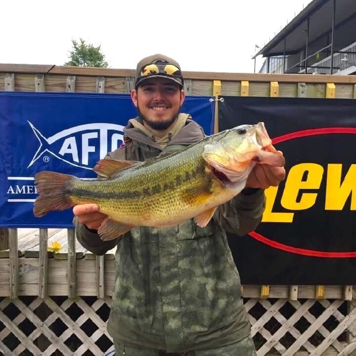 Big Bass Bash Angler Reels In A 100 000 Whopper On Lake Of The Ozarks Outdoors Bozemandailychronicle Com Big Bass Bash Angler Reels In A 100 000 Whopper On Lake Of The Ozarks Outdoors Bozemandailychronicle Com