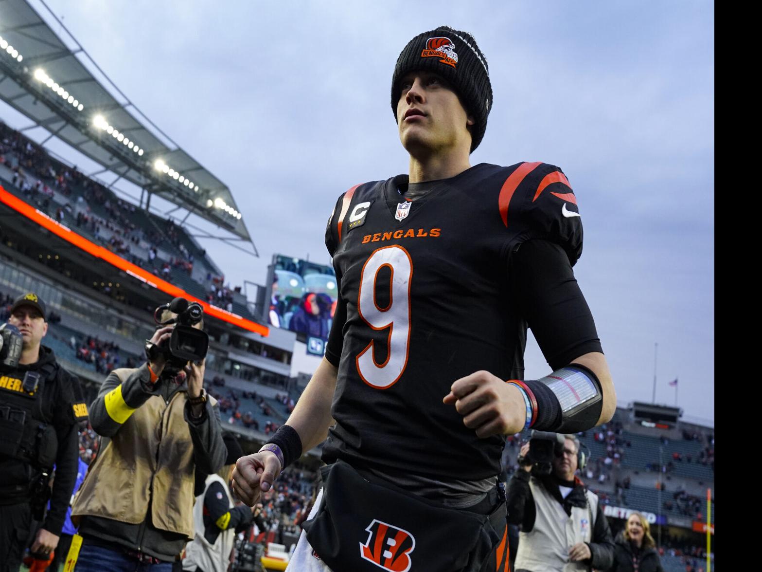 Cincinnati beats Baltimore 27-16, Bengals to play Ravens in 1st playoff game