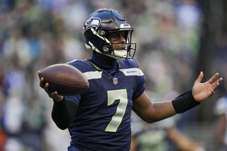 NFL ref hits Seahawks' Geno Smith with great line as QB protests