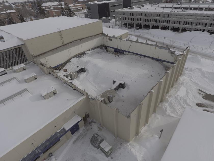 Montana State Dean Blames Roof Collapse On Record Snow Not Engineers Montana State University Bozemandailychronicle Com