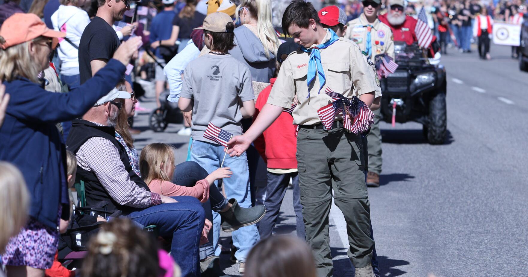 Honoring sacrifice: Hundreds turn out for annual Memorial Day parade - Vimarsana News