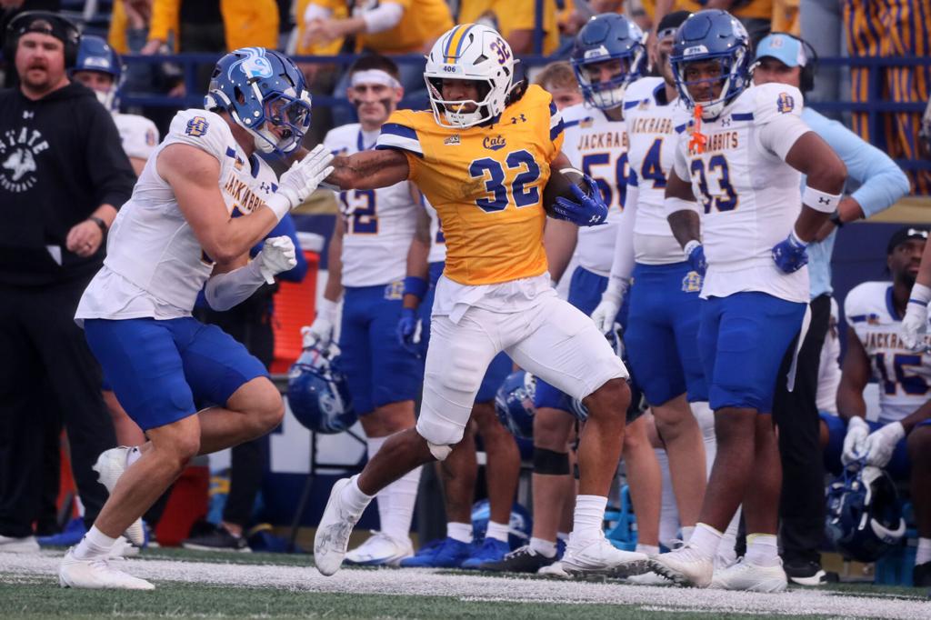 Punched in the mouth': Mistakes plague No. 2 Montana State in loss to No. 2 South  Dakota State | Bobcats Football | bozemandailychronicle.com