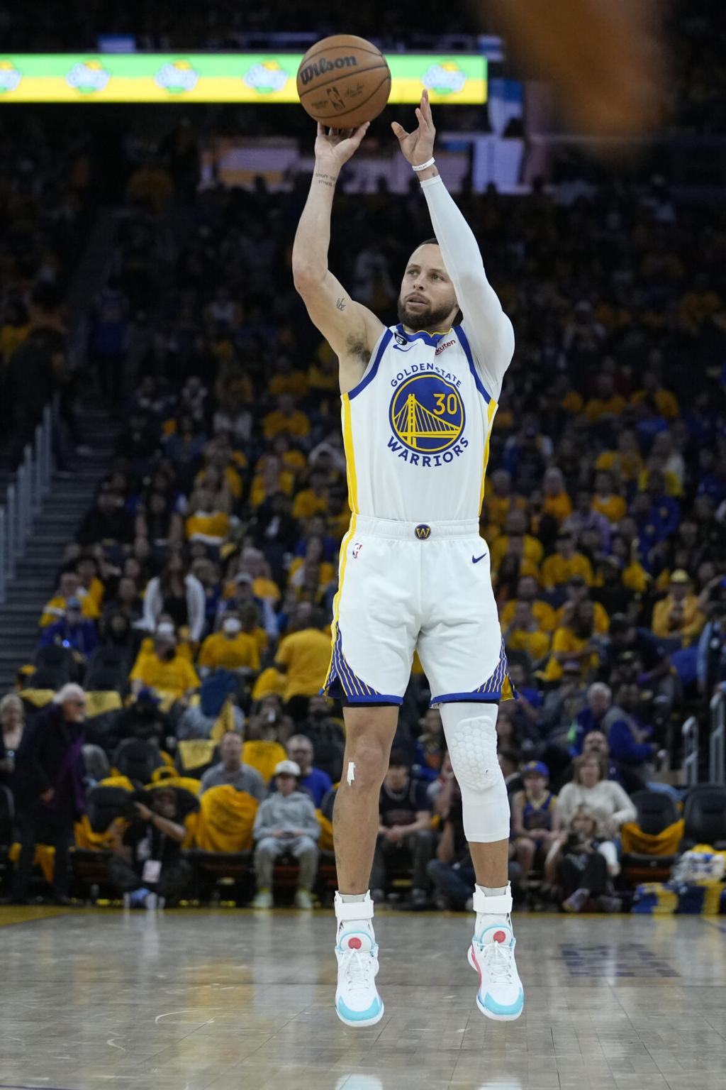 Warriors vs. Lakers score, results: Stephen Curry shines in Golden
