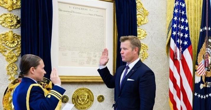 Trump swears Sheehy into U.S. Navy Reserve