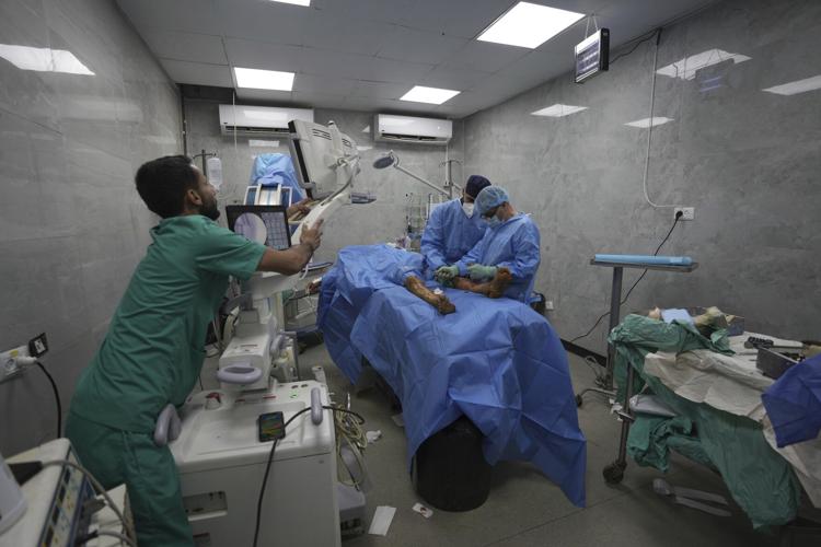 PHOTO ESSAY: Gaza #39 s main hospital barely functions after Israeli raids