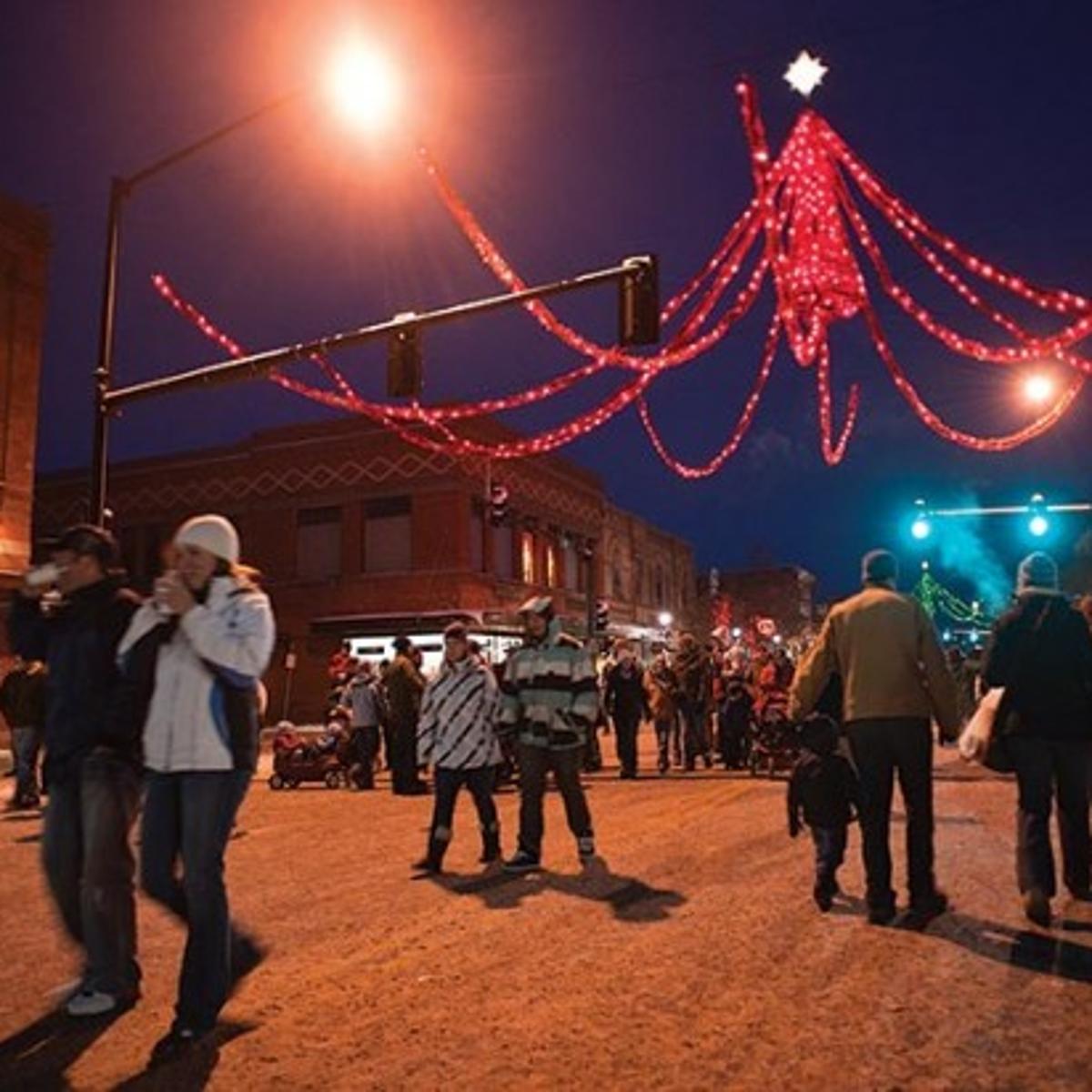 Downtown Bozeman Businesses Looking For Boost From Christmas Stroll Economy Bozemandailychronicle Com Bozeman Christmas Stroll 2021