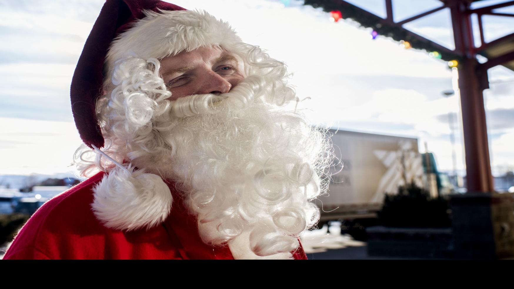 Everyday People Salvation Army Bell Ringer Puts Smiles On Shoppers Faces Everyday People Bozemandailychronicle Com