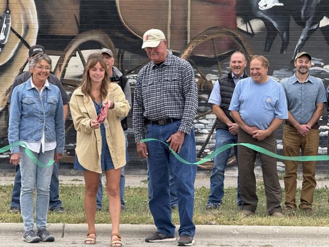 History comes alive: Columbus mural celebrates community spirit | News ...