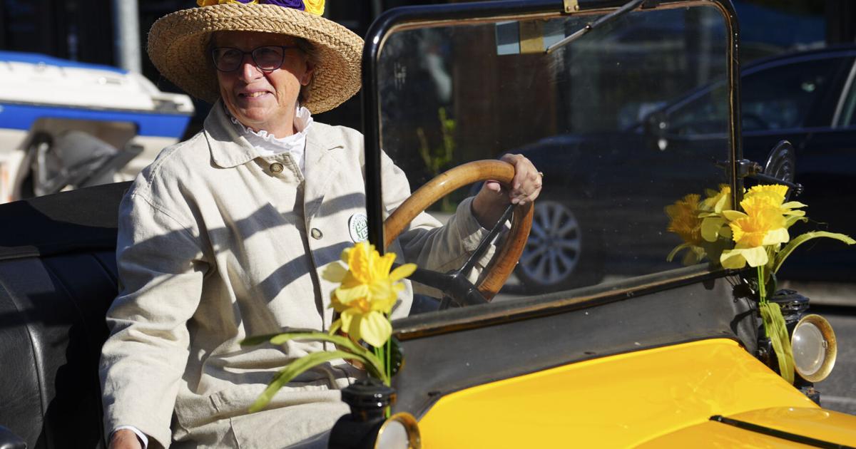 Saxon's new ERA: 1914 Roadster traveling U.S. for women's rights stops in Bozeman