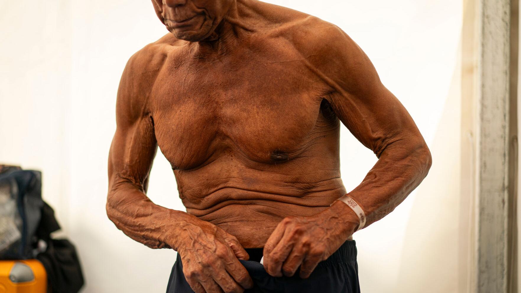 At 90, Japanese bodybuilder is still competing, in photos