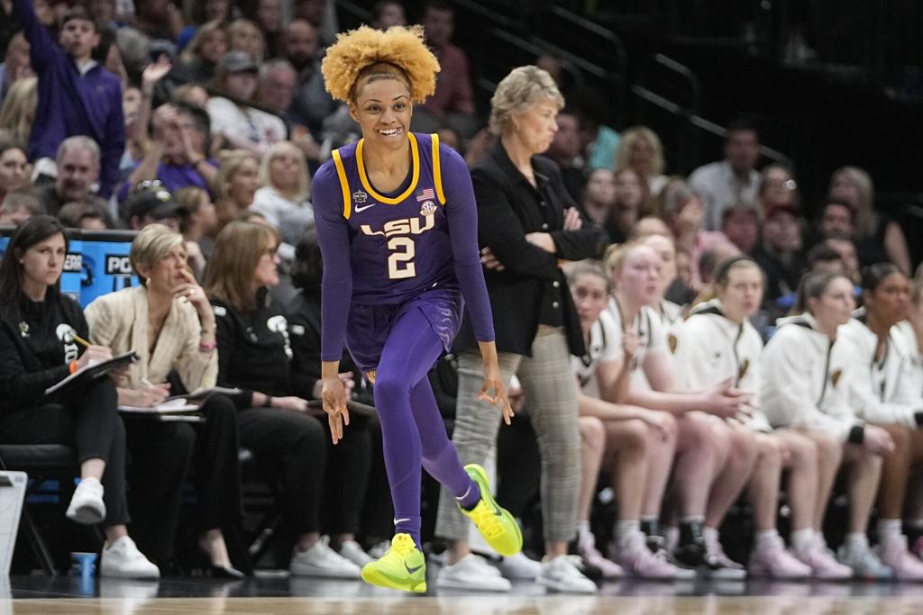 What did LSU coach Kim Mulkey wear to the NCAA opener with Rice