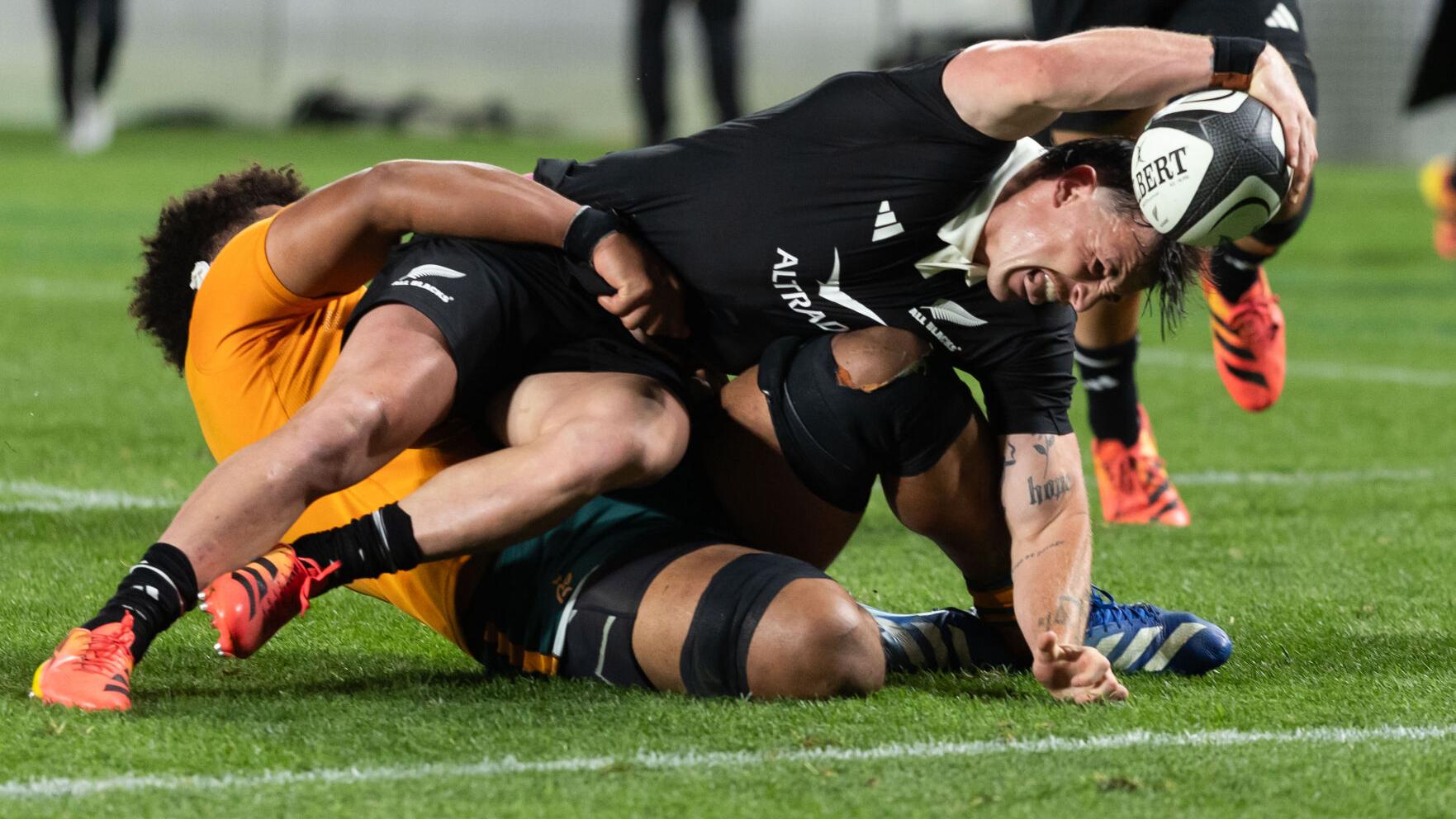 All Blacks retain Bledisloe Cup with 50-19 win