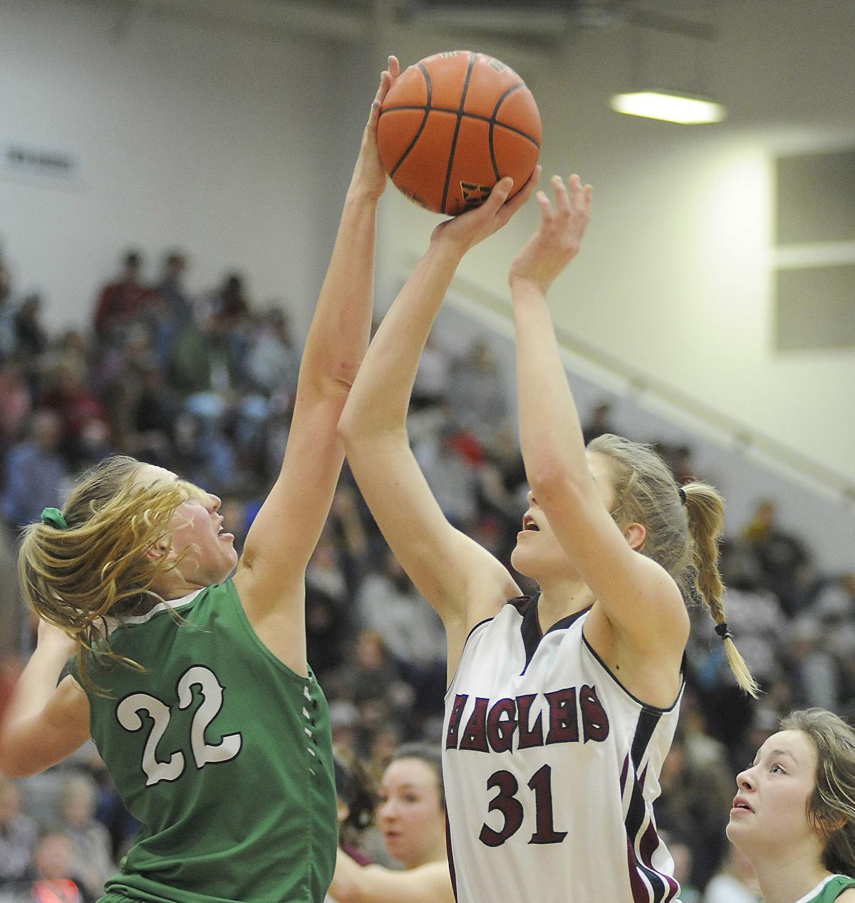 Ennis Defense Fuels Divisional Consolation Win Over Manhattan