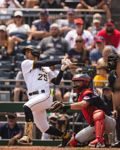 Endy Rodríguez hits his 1st major league home run to help the