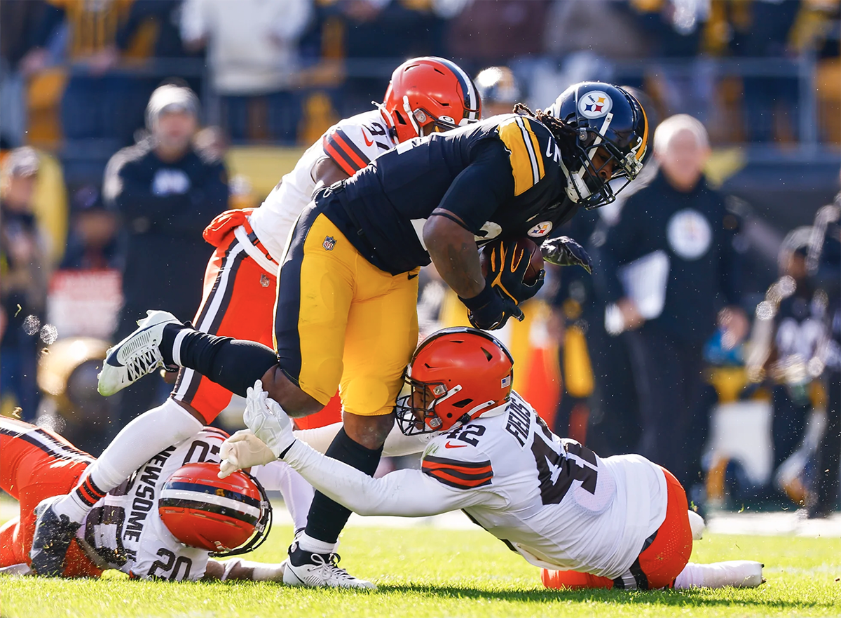 Browns fall to Steelers 28-14, finish season 7-10