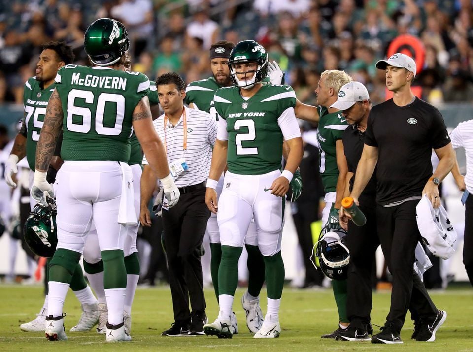 Jets QB Zach Wilson suffers knee injury in preseason opener