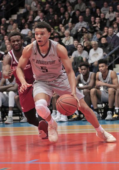 Red Hot Bonnies Top Umass 74 61 In Roc City Classic Sports