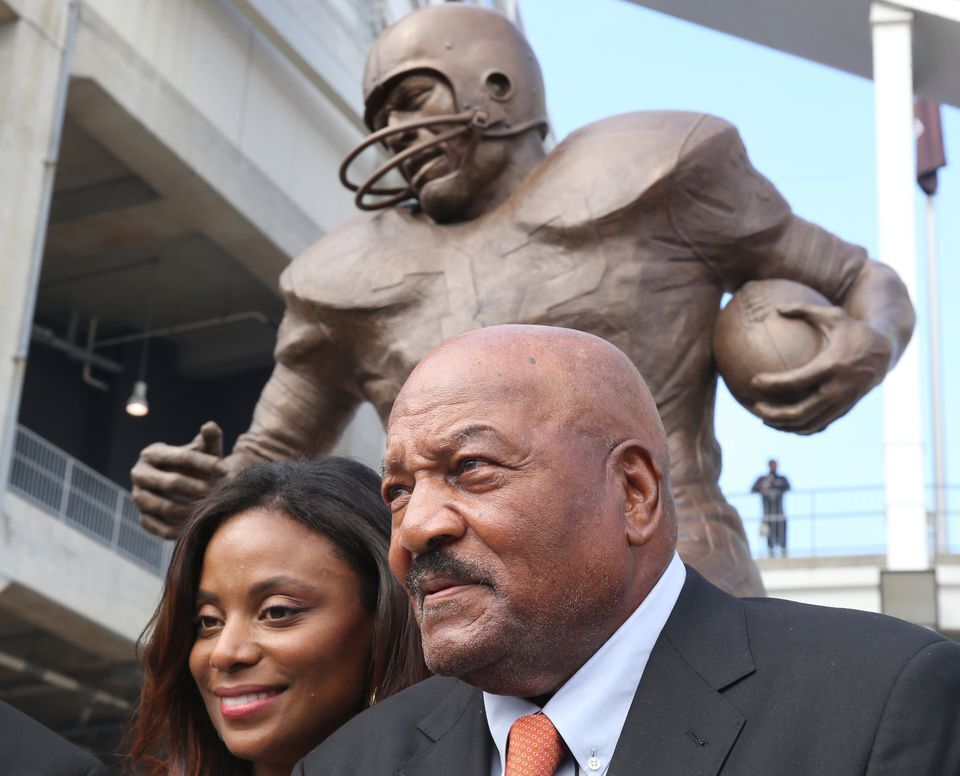 Browns pay tribute to Jim Brown and his work on and off the field