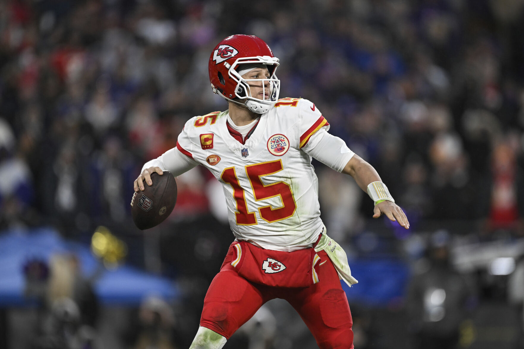 Mahomes Throws 2 TD Passes, Leaves With Ankle Injury In Chiefs' 21-7 ...