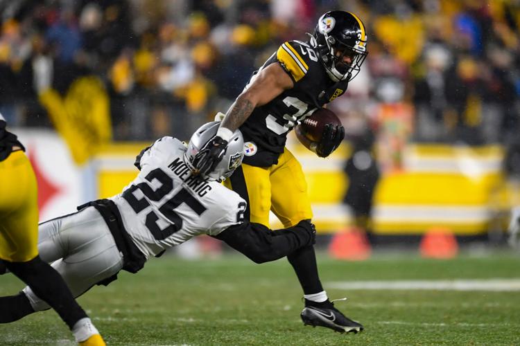 Steelers score late touchdown to keep playoff hopes alive on night they  retire late Franco Harris' number