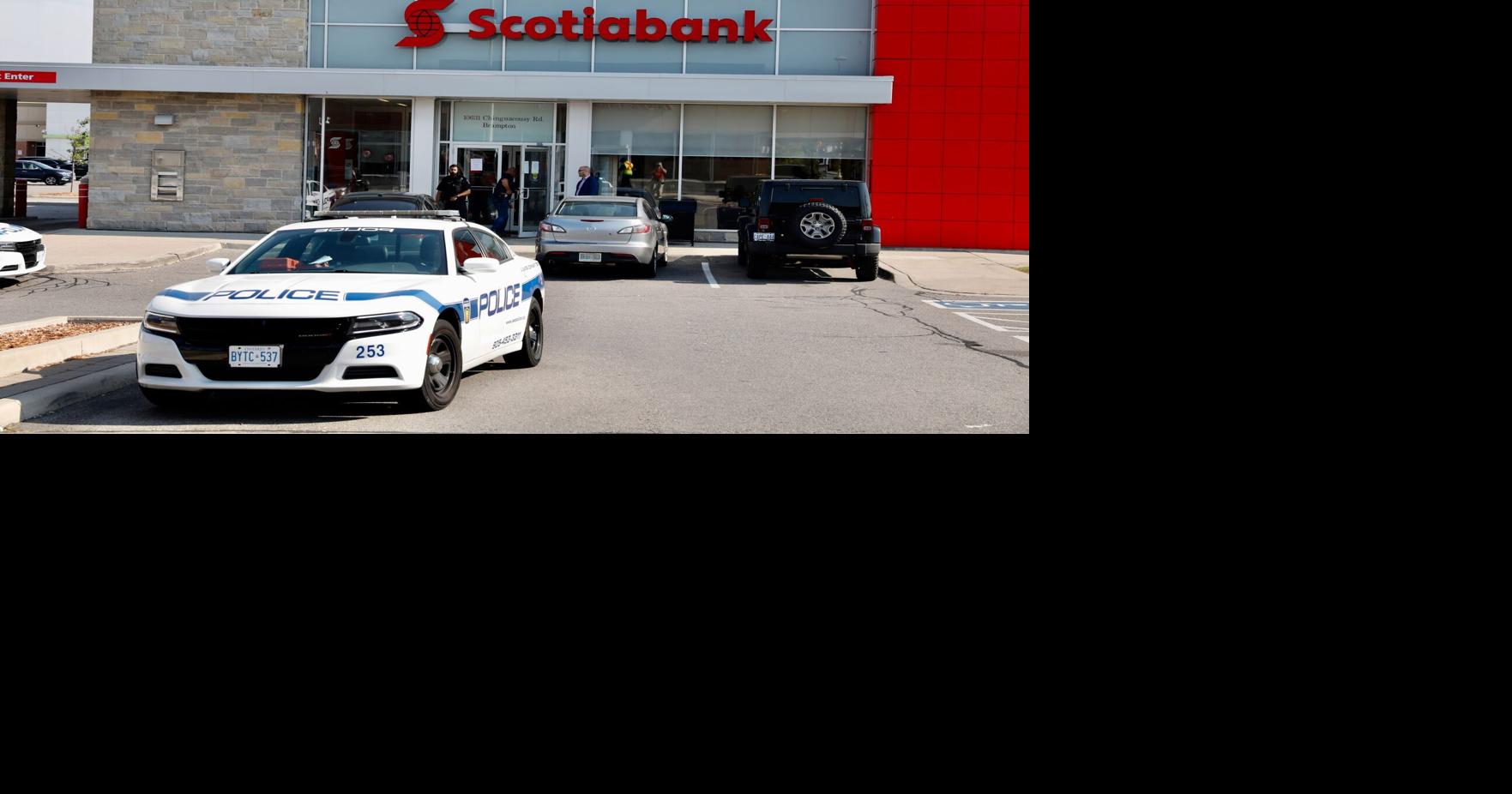Gunpoint robbery at Brampton bank, police hunt for lone suspect