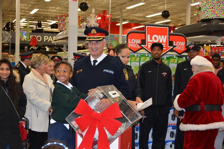 Police Return With Toys For Tots