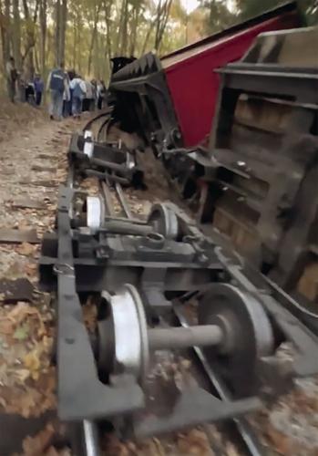 Silver Dollar City train derails again, resulting in one minor injury