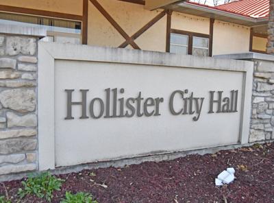 Hollister City hall.jpg