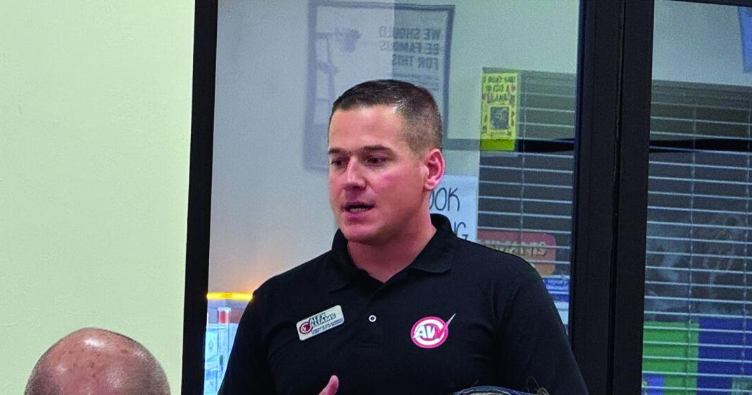 Williams holds town hall meeting with Branson voters