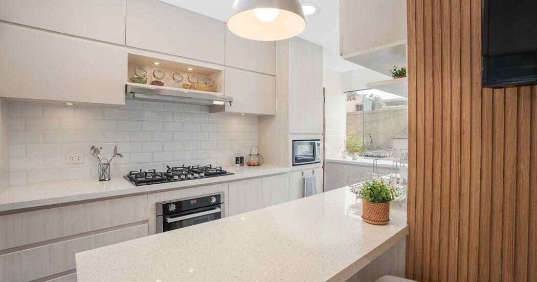 Quartz countertops are driving a public health crisis in the US – 2 occupational health experts explain the surge of lung transplants and lawsuits