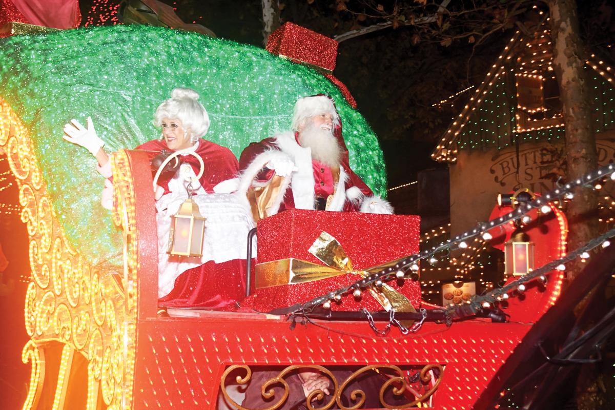 santa and mrs claus show off their sleigh during an old time christmas at silver dollar city - Old Time Christmas santa and mrs claus show off their sleigh during an old time christmas at silver dollar city - Old Time Christmas