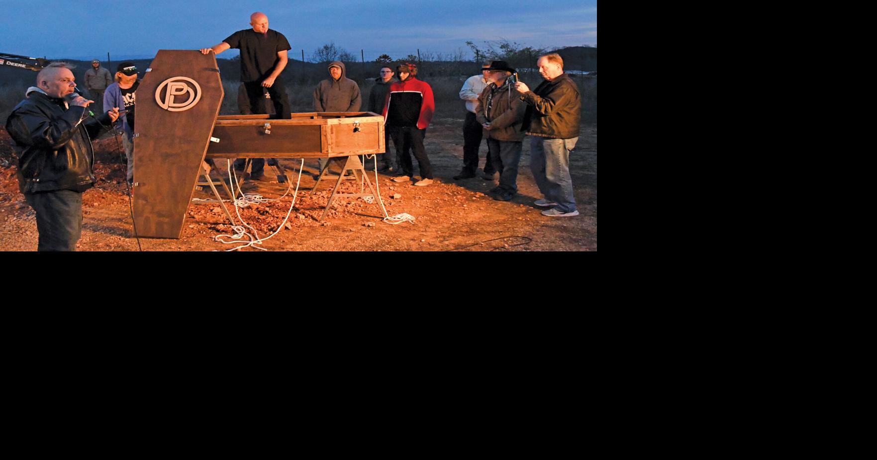 Branson illusionist escapes being buried alive, sets record