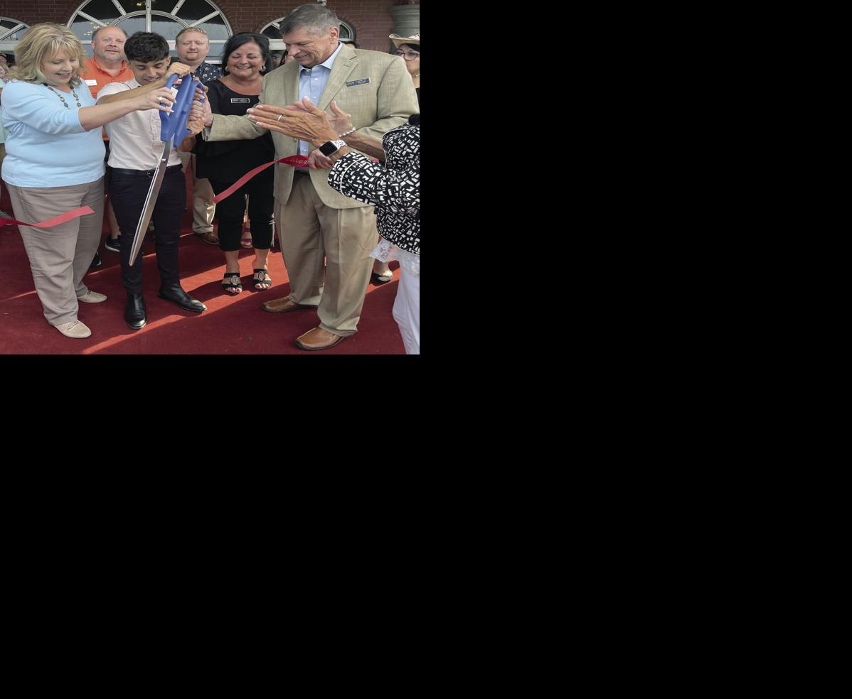 El Mago Pop hosts ribbon cutting at renovated theater | Local News ...