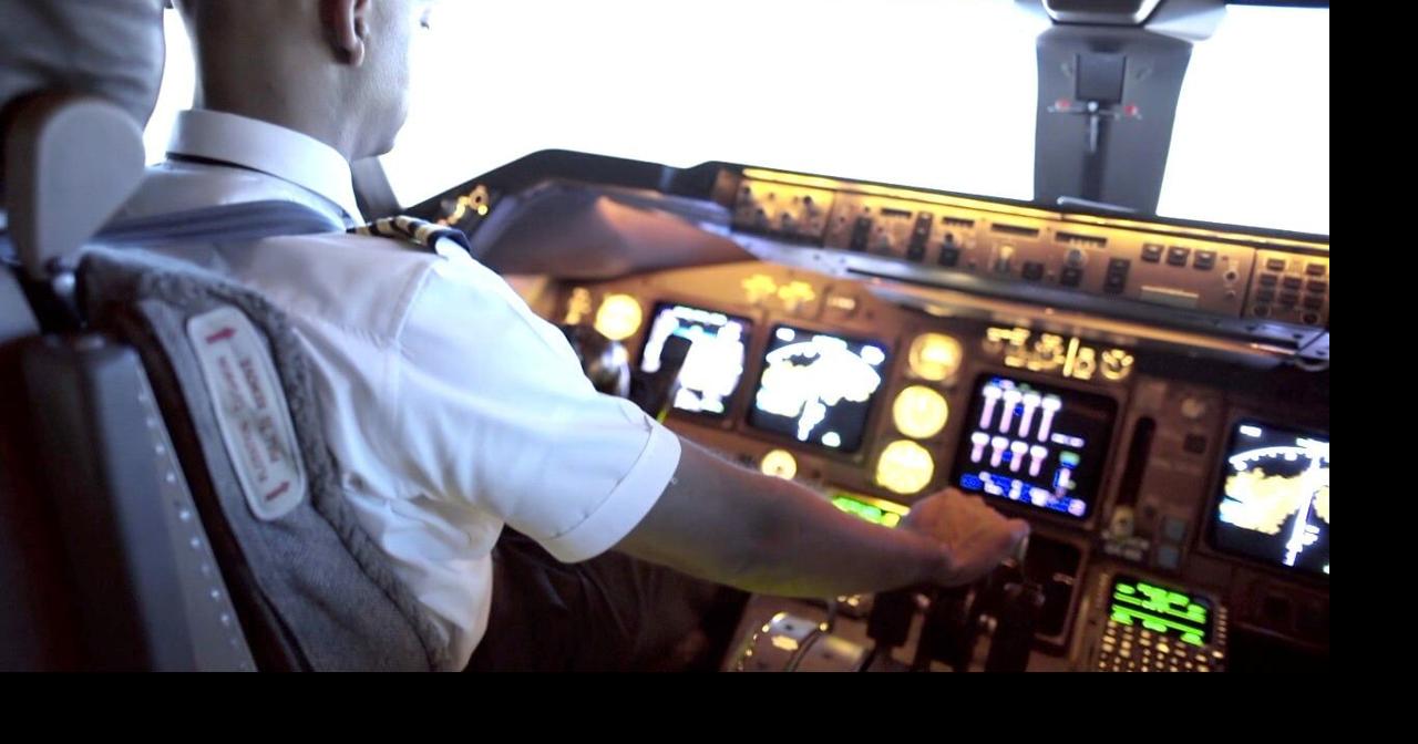 If You Have a Fear of Flying You Can Now Call a Real-Life Pilot to Calm ...