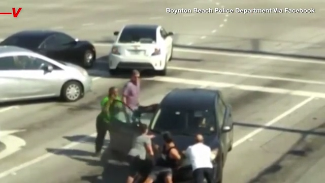 Video Shows Good Samaritans Rescuing Unconscious Driver From Moving Car ...