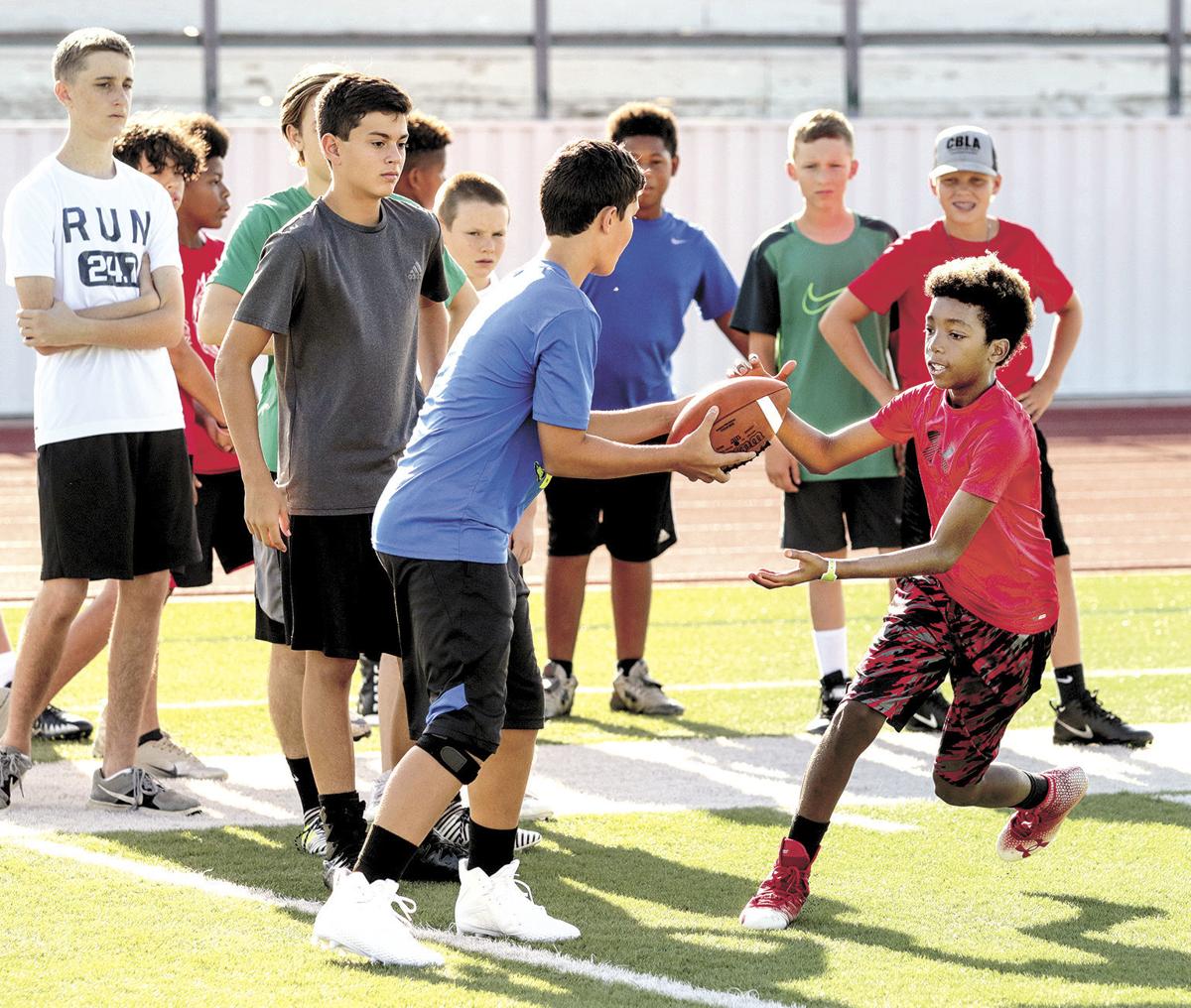 Brenham High Holds Football Camp Sports Brenhambanner Com