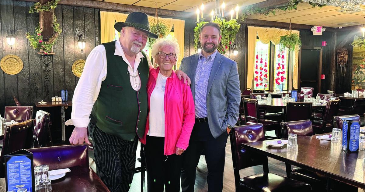 Oktoberfest reunion honors 40 years of German food and family