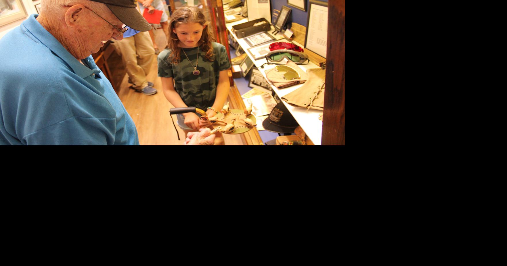 WWII veteran shares meories, artifacts with great-granddaughter