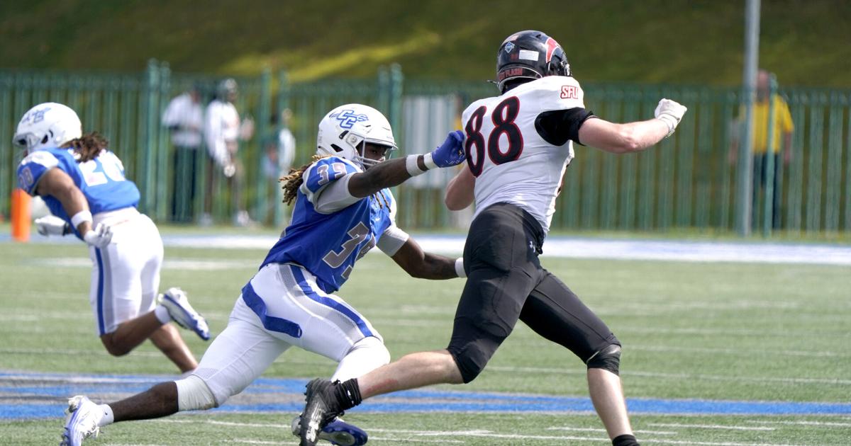 Central uses 24-point second half to blow past SFU 31-7, winning first conference game